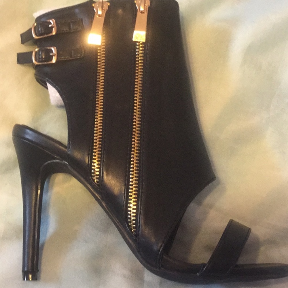 BLACK DOUBLE GOLD ZIPPER DETAILED BOOTIE HEELS - Picture 6 of 8